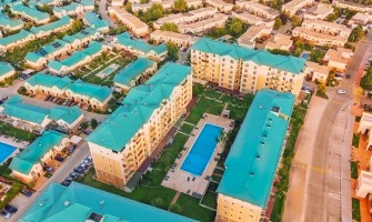 Cum se trăiește vara în Cosmopolis, cartierul cu cele mai multe piscine din România Cum se trăiește vara în Cosmopolis, cartierul cu cele mai multe piscine din România