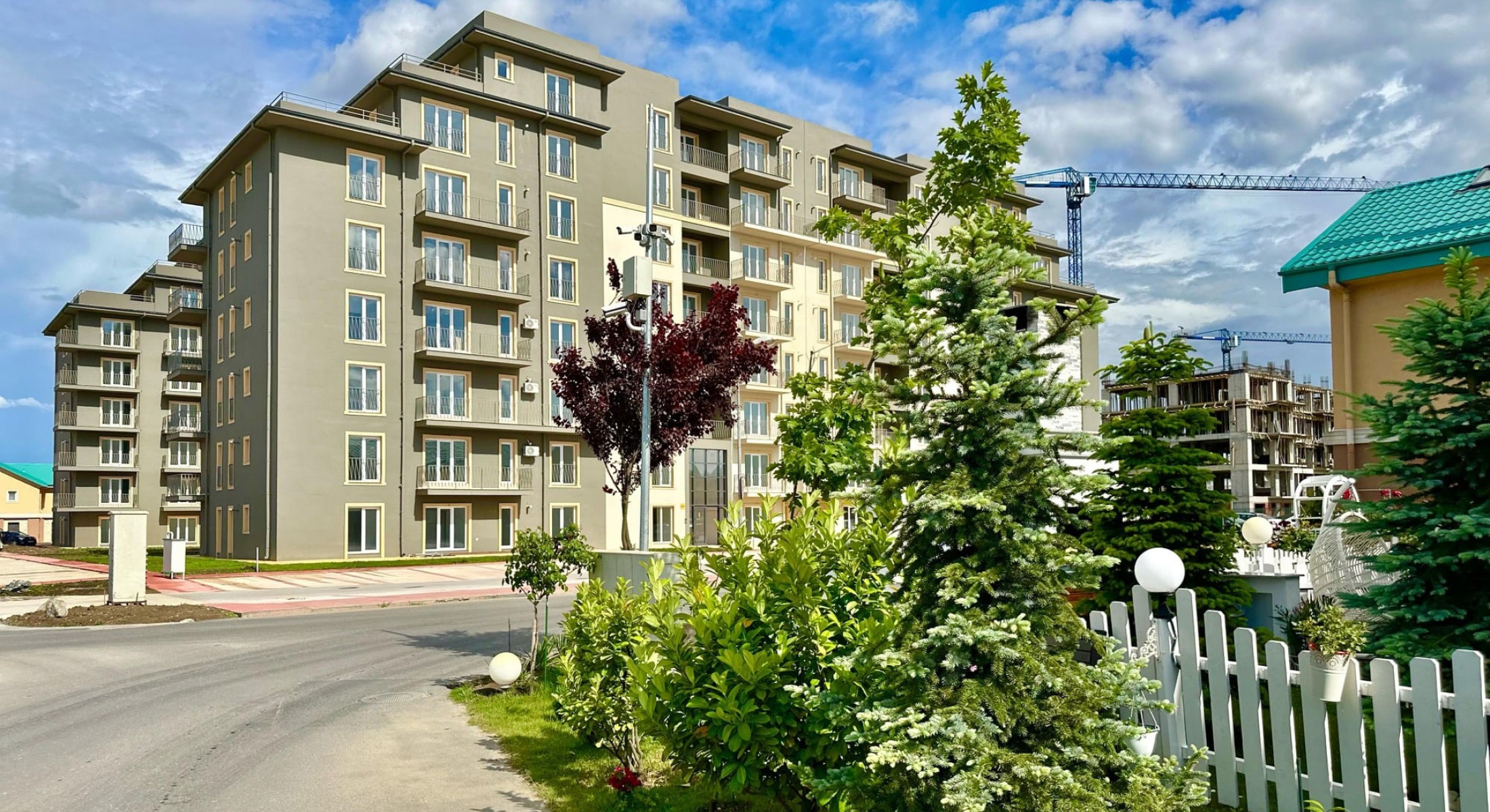 Blocuri de apartamente și spații verzi