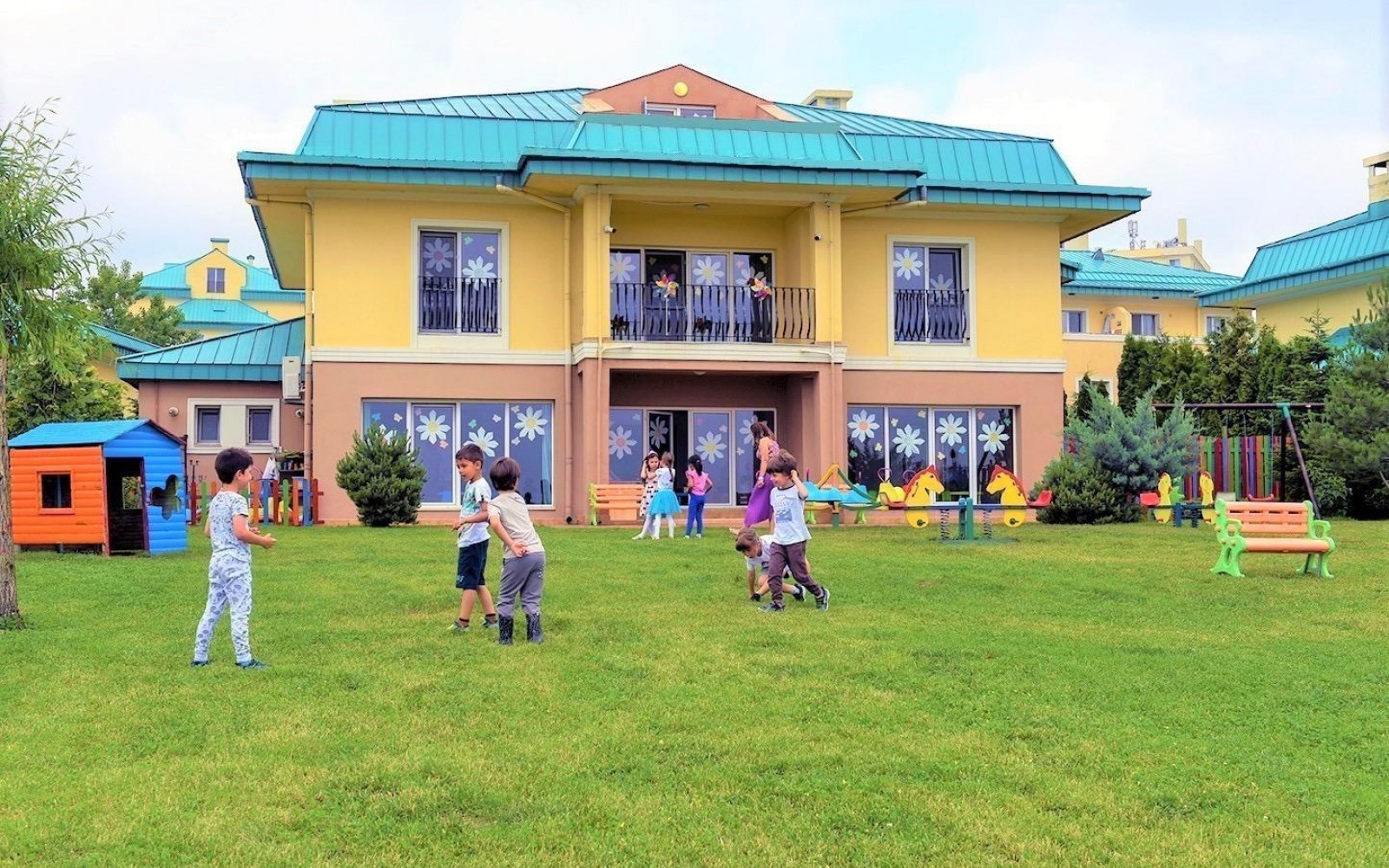 Cosmopolis Oferte studiouri, apartamente, vile in ansamblul