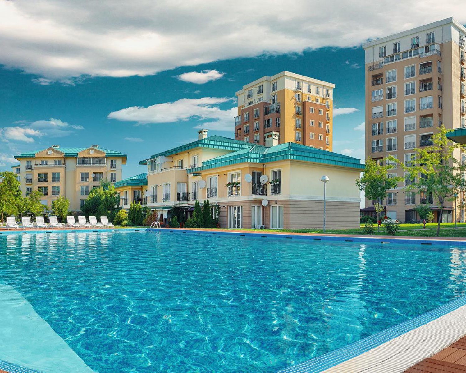 Cosmopolis Oferte studiouri, apartamente, vile in ansamblul